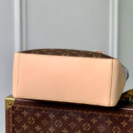 Louis Vuitton Piano M12095 Brown